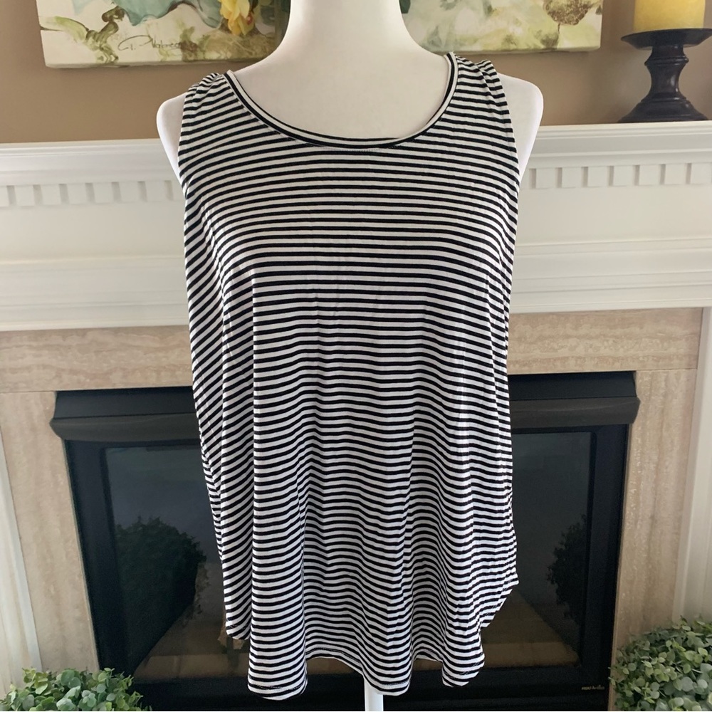 Old Navy Black/White Striped Sleeveless Top (Size Medium)